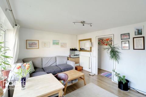 2 bedroom maisonette for sale, Balfour Grove, London