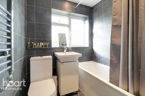 100 Balfour Grove, London, N20 0SJ