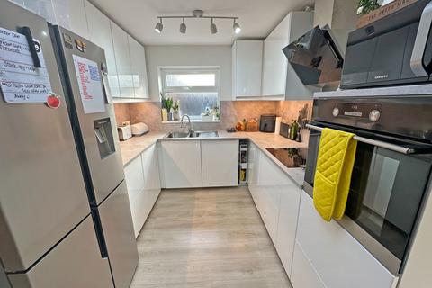 18 Bronte Farm Road, Shirley, Solihull, B90 3DE