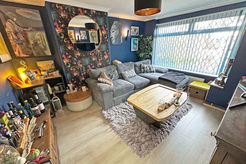 18 Bronte Farm Road, Shirley, Solihull, B90 3DE