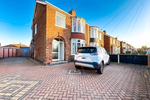 3 bedroom semi-detached house for sale, Stockshill Road , DN16