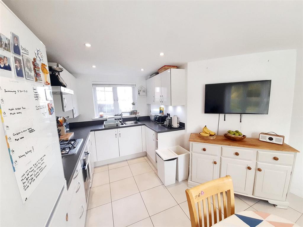 Kitchen / dining room