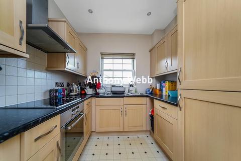 2 bedroom flat for sale, Blackwell Close, Winchmore Hill, N21