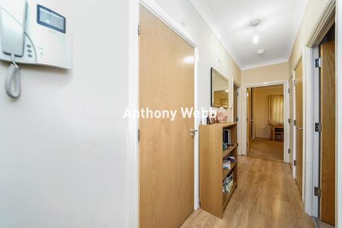 2 bedroom flat for sale, Blackwell Close, Winchmore Hill, N21