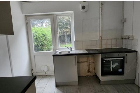 2 bedroom end of terrace house to rent, Brook Lane, Bromley BR1