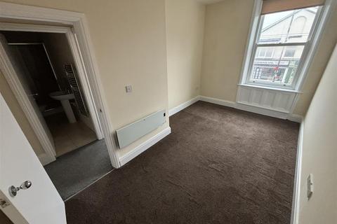 2 bedroom flat to rent, St. Peters Place, Fleetwood