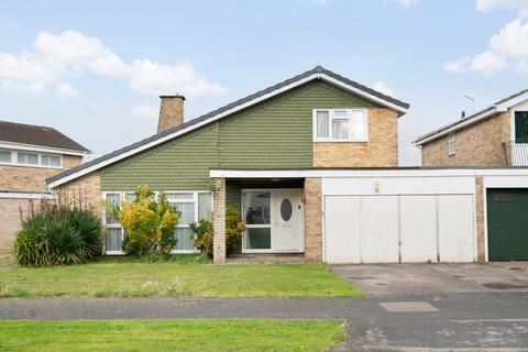 3 bedroom link detached house for sale, Stirling Avenue, Hampshire PO7