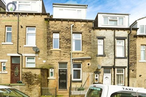 4 bedroom terraced house to rent, Redcliffe Street, West Yorkshire BD21