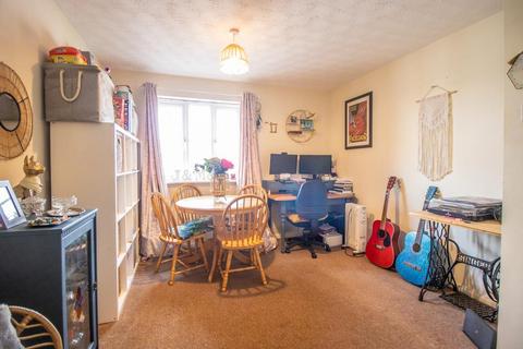 2 bedroom flat for sale, Guildford Road, Southend-on-Sea SS2