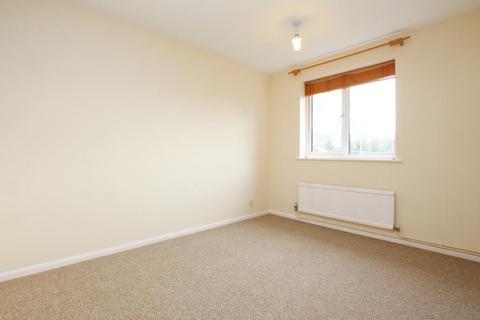 3 bedroom terraced house to rent, Tintagel Court, Peterborough PE3