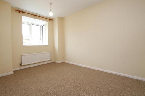 3 bedroom terraced house to rent, Tintagel Court, Peterborough PE3