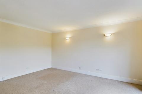 3 bedroom terraced house to rent, Tintagel Court, Peterborough PE3