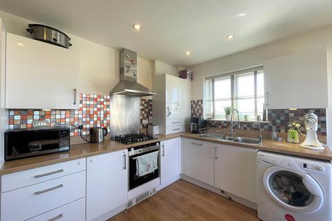 2 bedroom flat for sale, Mulberry Avenue, Staines TW19