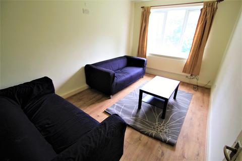 3 bedroom apartment to rent, Pennington Court, Woodhouse, Leeds, LS6 2RW