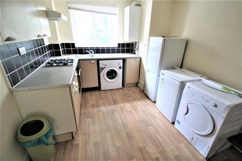 3 bedroom apartment to rent, Pennington Court, Woodhouse, Leeds, LS6 2RW