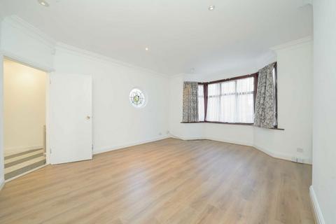 5 bedroom detached house to rent, Wykeham Road, London NW4