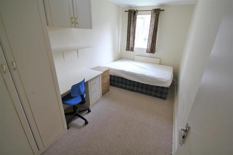 2 bedroom apartment to rent, Pennington Court, Woodhouse, Leeds, LS6 2RW