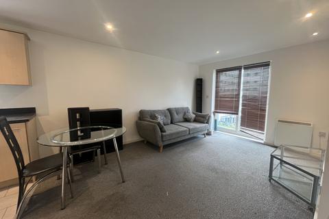 3 bedroom flat for sale, Gilbert House, Elmira Way, M5 3DE