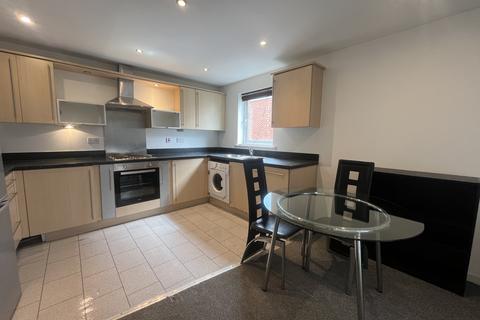 3 bedroom flat for sale, Gilbert House, Elmira Way, M5 3DE