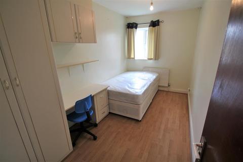 2 bedroom apartment to rent, Pennington Court, Woodhouse, Leeds, LS6 2RW