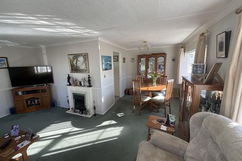 2 bedroom park home for sale, Eastbourne Road, Uckfield, East Sussex