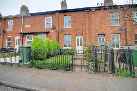 2 bedroom terraced house to rent, Kings Road, Dereham