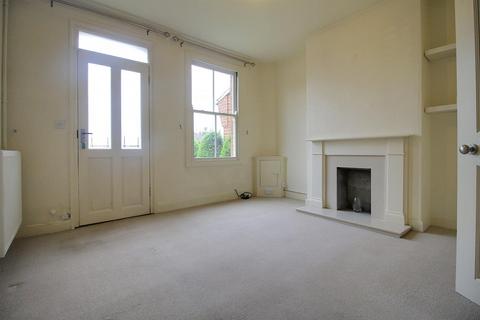 2 bedroom terraced house to rent, Kings Road, Dereham