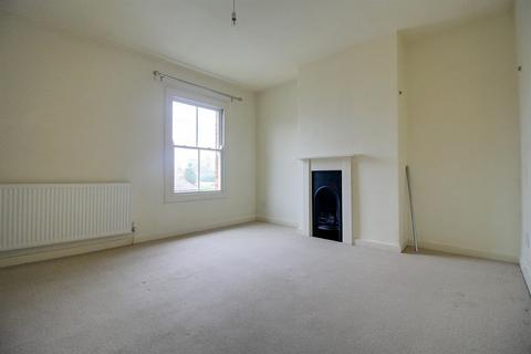 2 bedroom terraced house to rent, Kings Road, Dereham