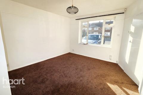 3 bedroom terraced house to rent, Trelawney Avenue, SLOUGH