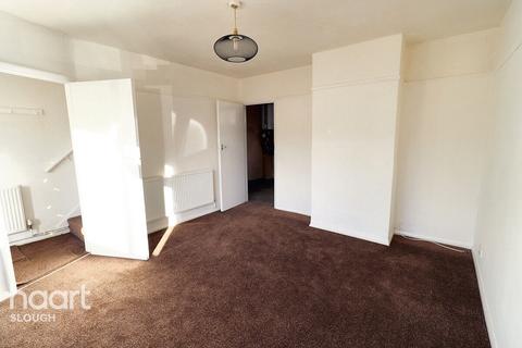 3 bedroom terraced house to rent, Trelawney Avenue, SLOUGH