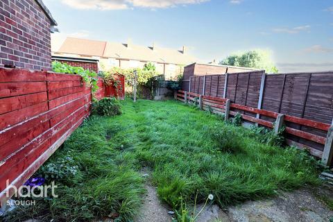 3 bedroom terraced house to rent, Trelawney Avenue, SLOUGH