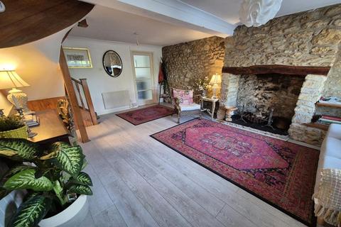 15 Lyme Road, Crewkerne, TA18 8HE