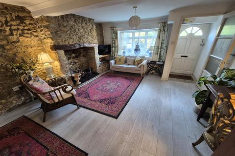 15 Lyme Road, Crewkerne, TA18 8HE