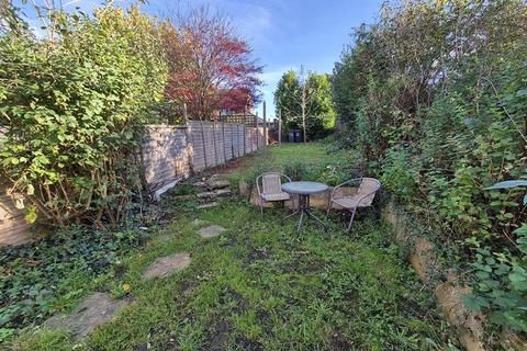 15 Lyme Road, Crewkerne, TA18 8HE