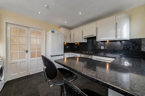 27 Balmoral Road, Elderslie, Johnstone, PA5 9RA