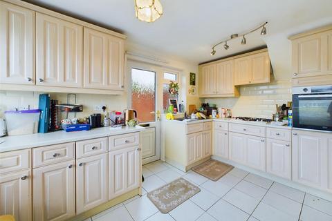 2 bedroom semi-detached bungalow for sale, Harewood Avenue, Bridlington