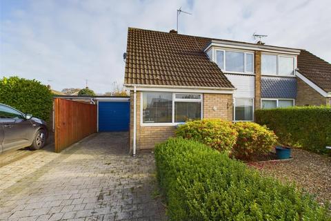 2 bedroom semi-detached bungalow for sale, Harewood Avenue, Bridlington