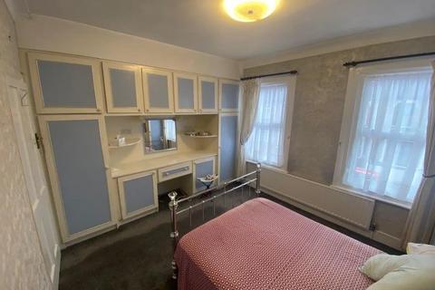 2 bedroom terraced house to rent, Francis Avenue, Ilford IG1