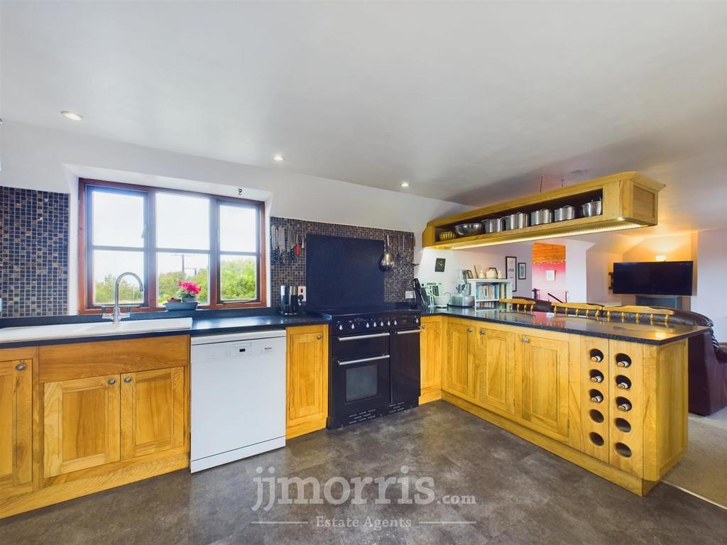 CAM03686 G0-PR0178-STILL024.jpg