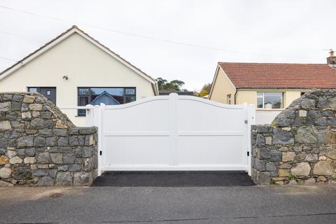 3 bedroom detached bungalow for sale, Maison De Bas, Vale, Guernsey