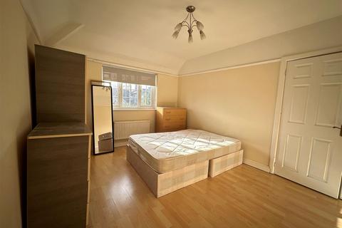 2 bedroom apartment to rent, East End Road, London N3