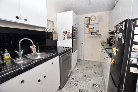 1 bedroom detached bungalow for sale, Station Road, Canvey Island SS8