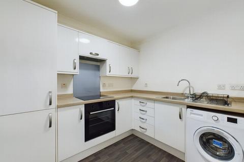 1 bedroom flat for sale, Great Heathmead, Haywards Heath, RH16