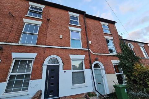 4 bedroom house to rent, Cromwell Street, Nottingham NG7