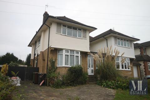 3 bedroom semi-detached house to rent, Willow Way, London WD7