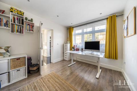 4 bedroom end of terrace house for sale, Kingsbridge Road, Romford