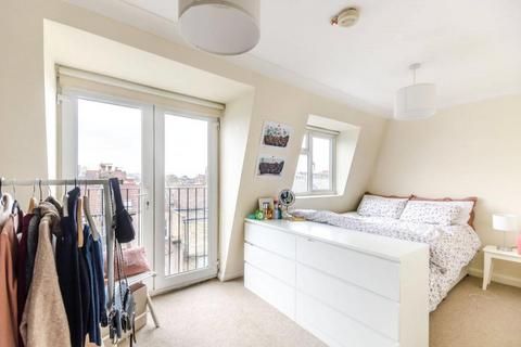 1 bedroom apartment to rent, Battersea Park Road, London SW11