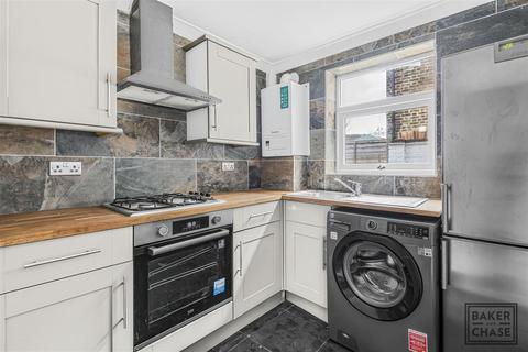 2 bedroom flat to rent, First Avenue, Enfield EN1