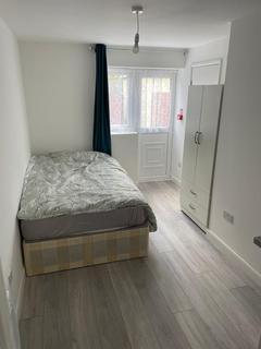 1 bedroom in a house share to rent, Hermitage Way, Stanmore