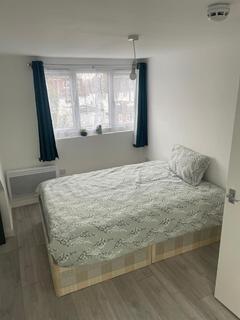 1 bedroom in a house share to rent, Hermitage Way, Stanmore